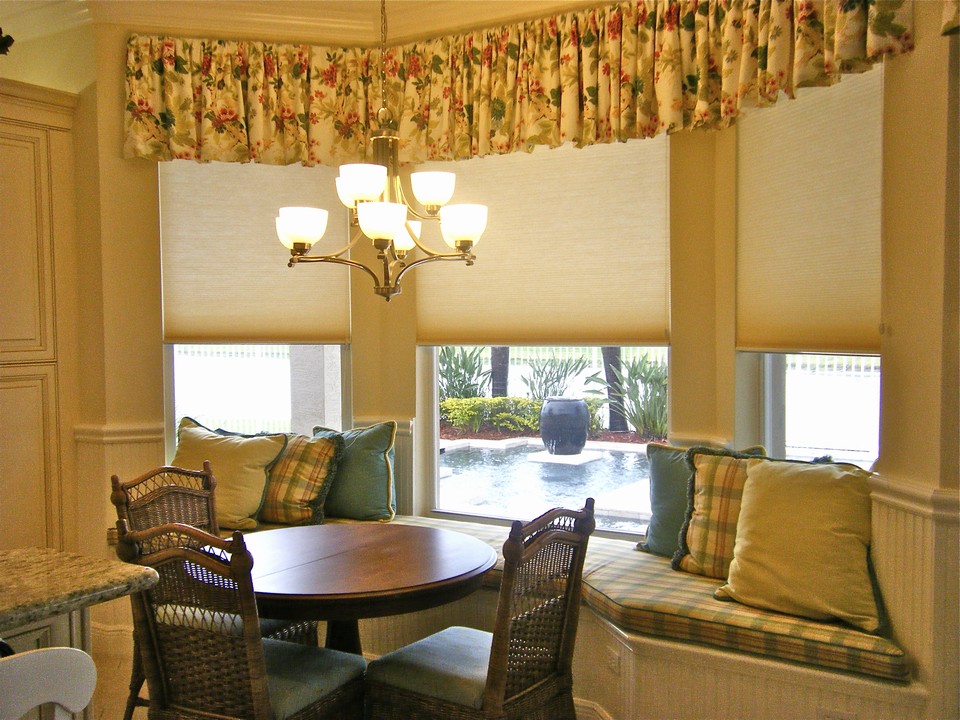 breakfaxt nook, with bay window& window seat overlooking serenity pool