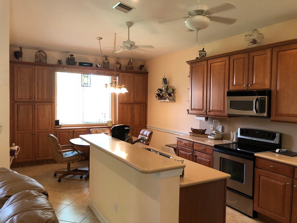 kitchen/breakfast nook