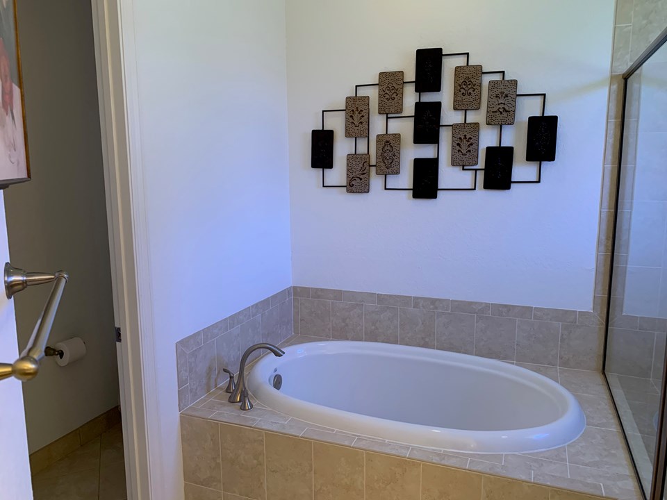 soak tub in master bath