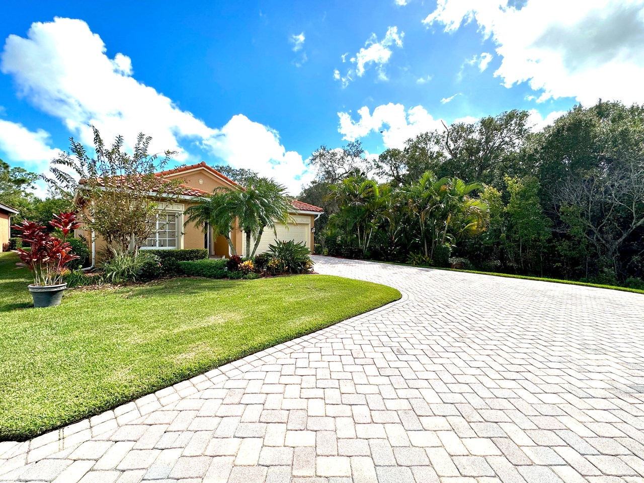 front of house-long driveway-preserve