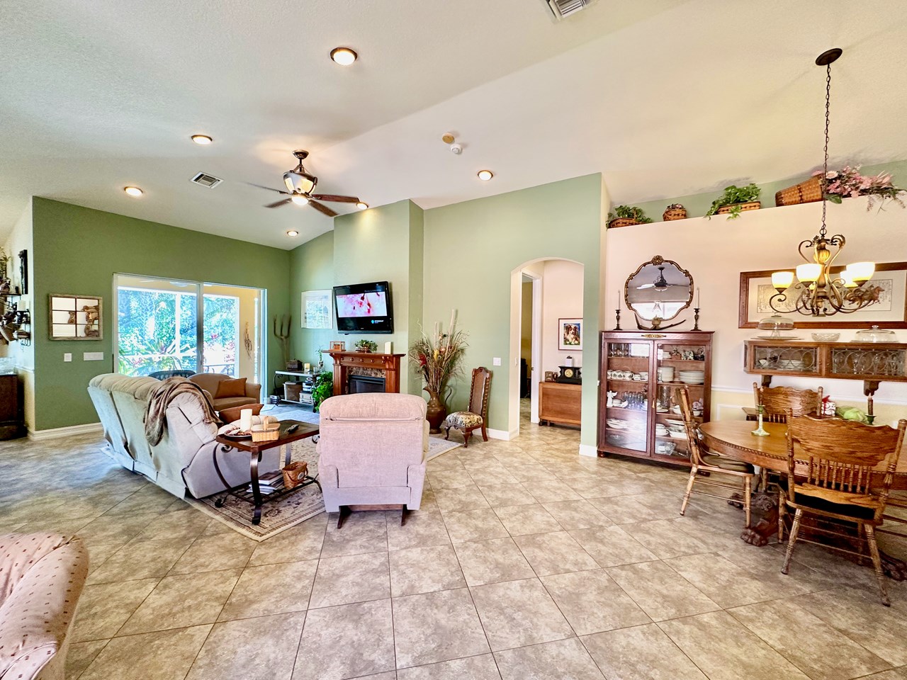 family room/dining room