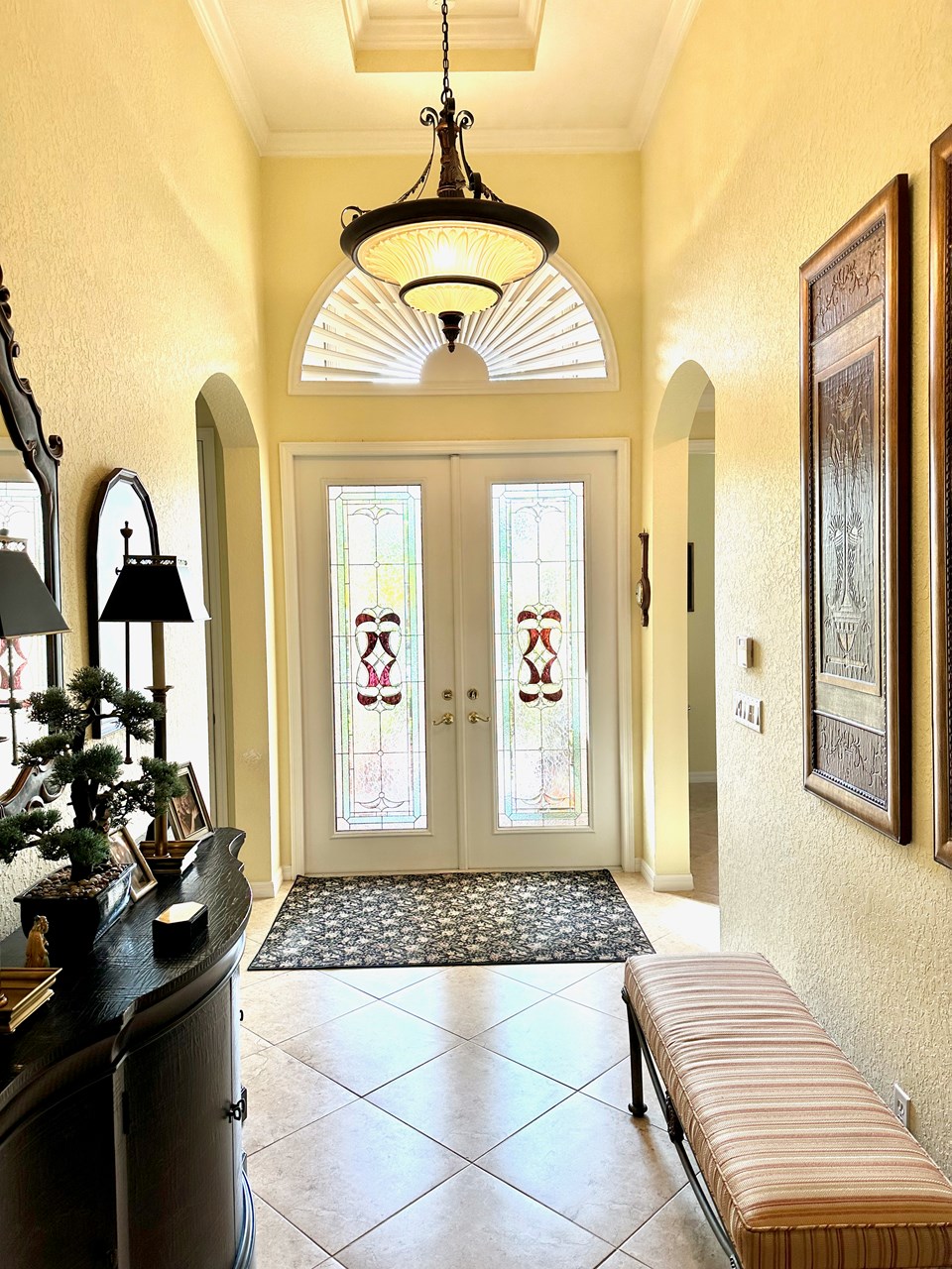 foyer with tray ceiling and crown molding