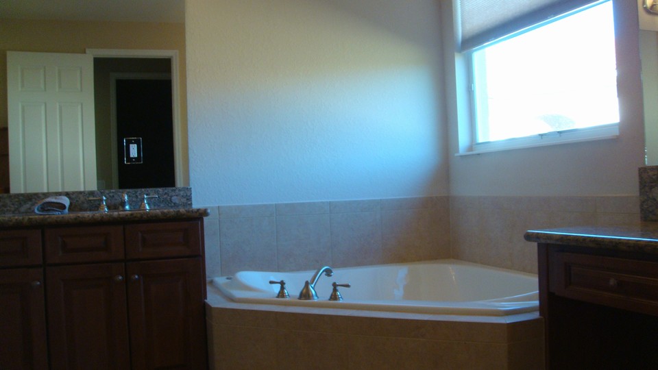 jacuzzi tub in master bath