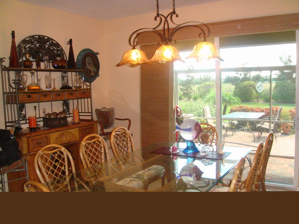 dining room overlooking patio or can be family room