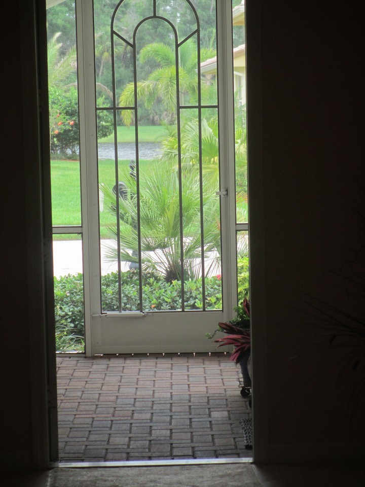 screened enclosed entryway