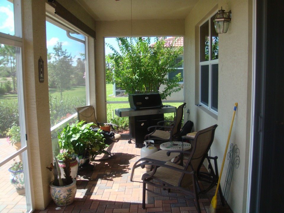 covered screened patio