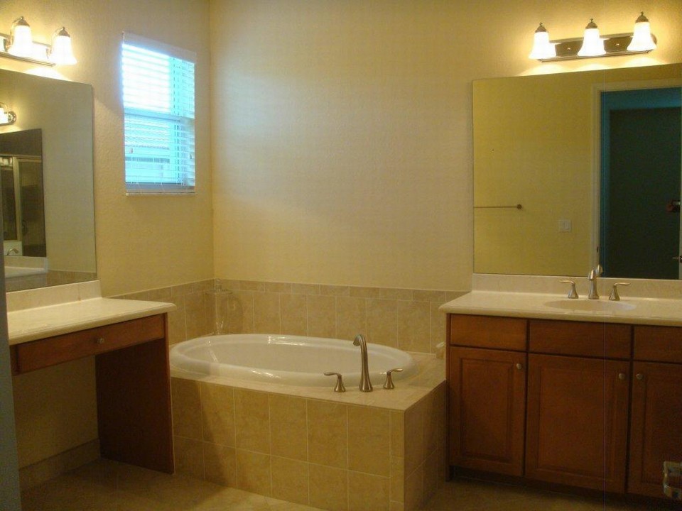 master bath, roman tub, his/her sinks