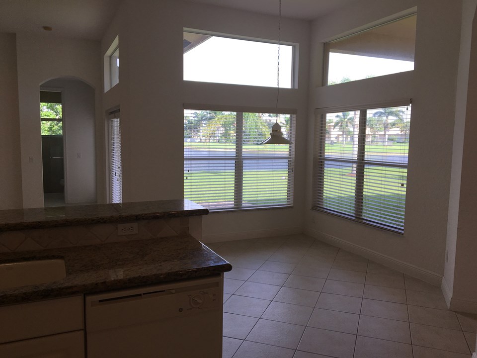 breakfast nook over looking lake