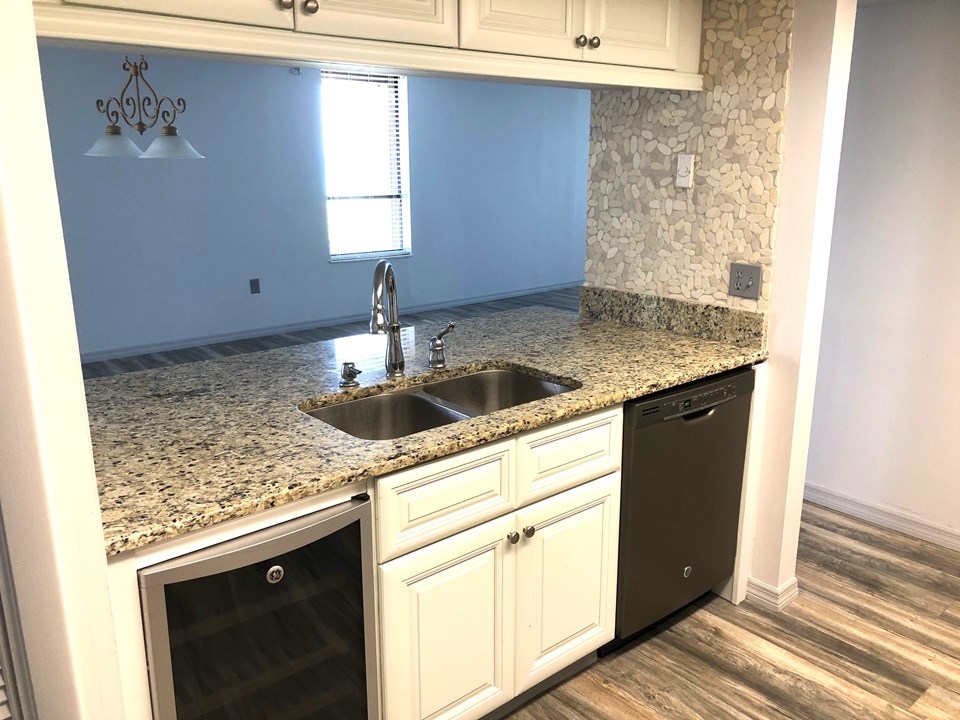 granite counters, wine refrigerator