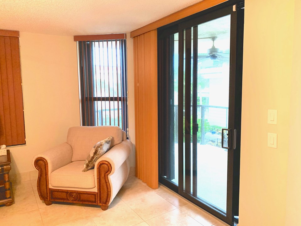 entrance to balcony from living room