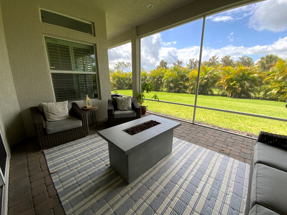 covered screened patio