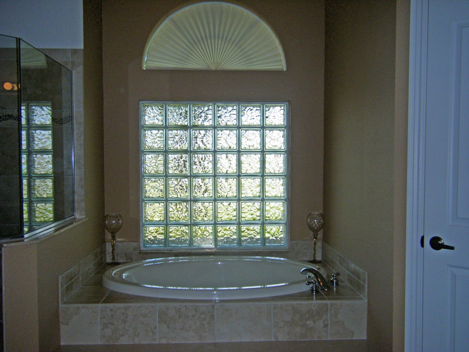 roman step-up tub in master bath