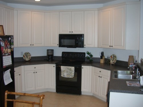 kitchen, granite counters, under-mount lights, stainless appliances