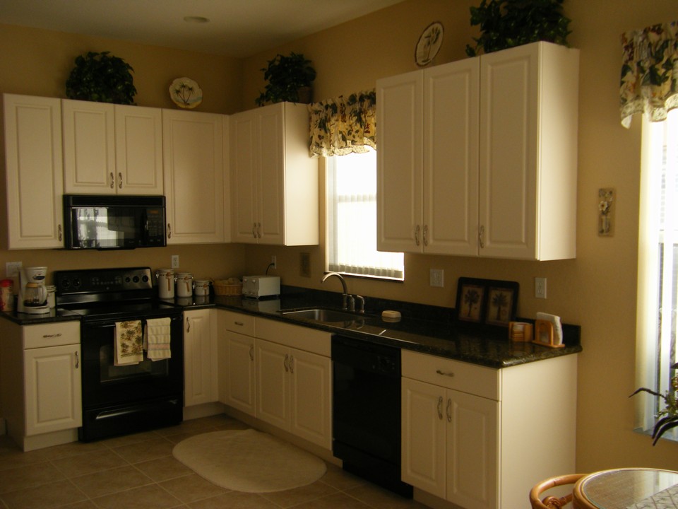 kitchen, 42 upper cabinets, granite countertops