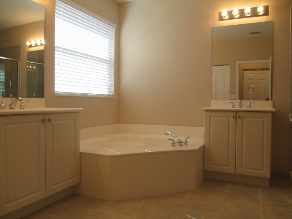 master bathroom, roman tub, his/her sinks