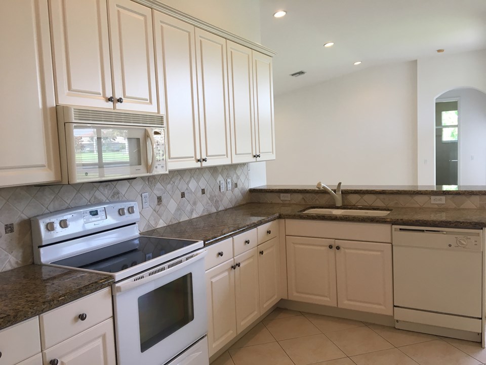 spacious kitchen, tile backsplash, granite and 42 upper cabinets