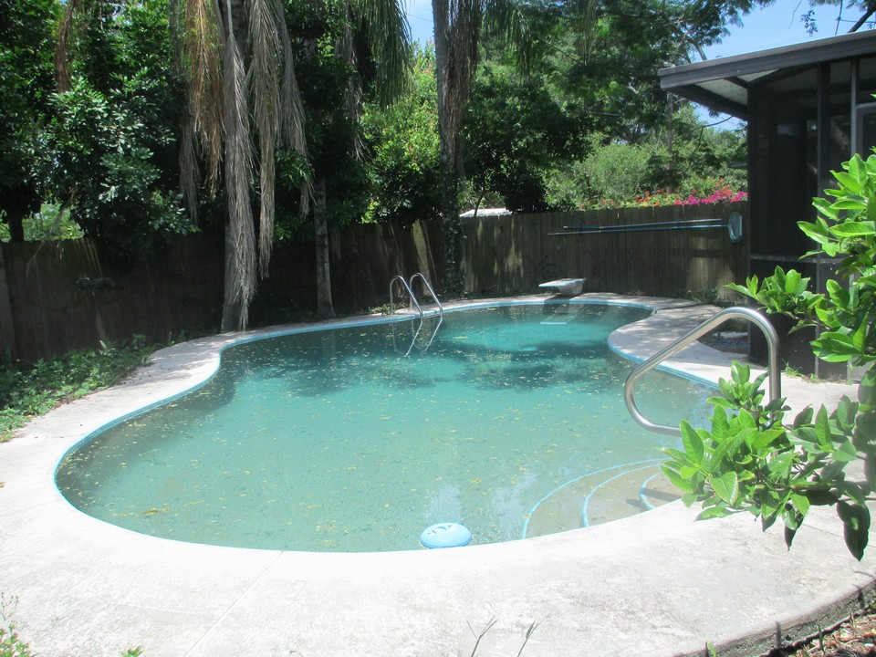 pool-backyard