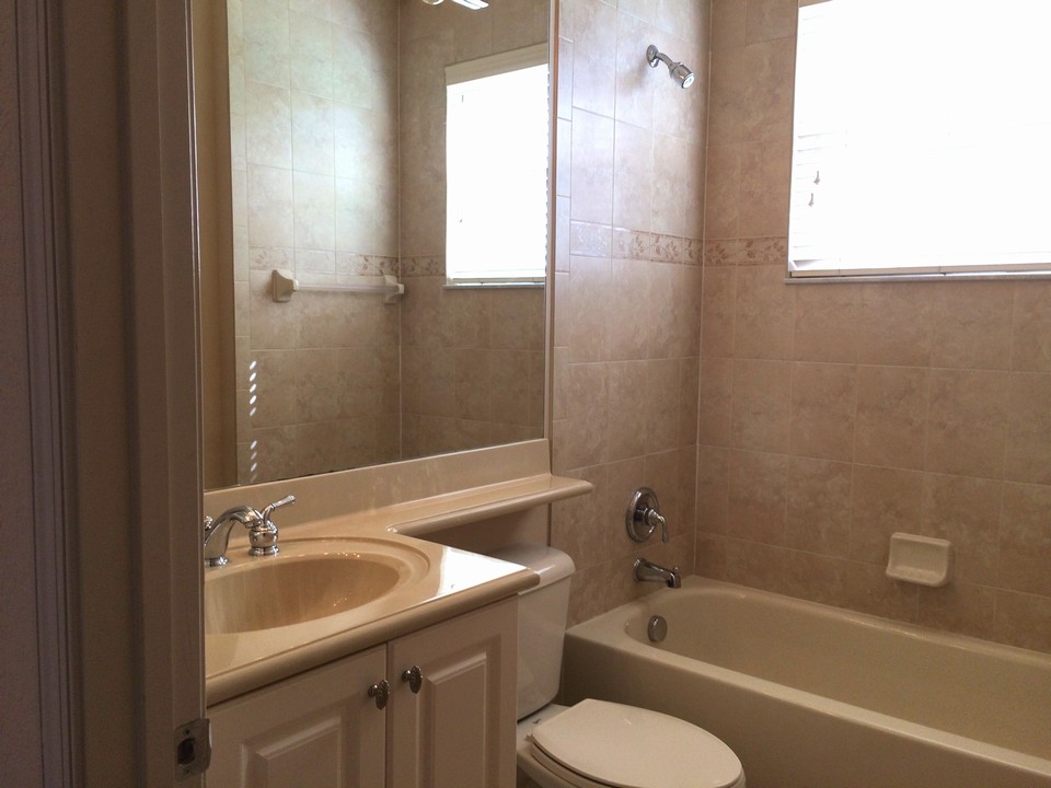 guest bath, framed mirror to ceiling, full tile to ceiling in tub/shower