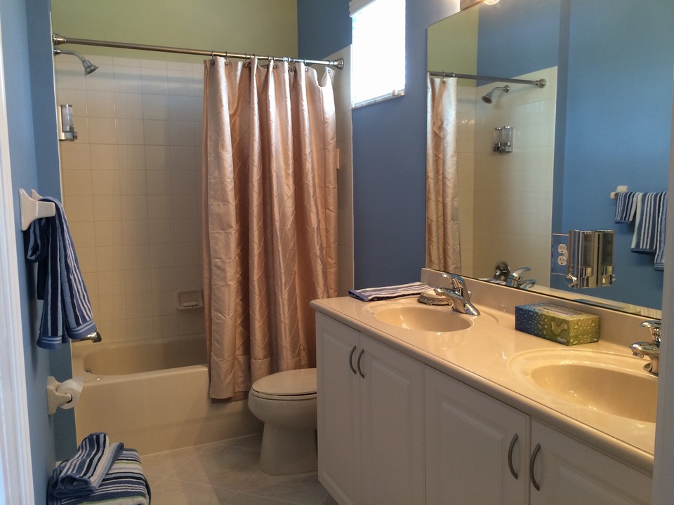jack & jill bath with double sinks, raised counter