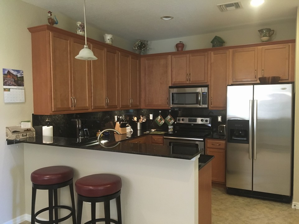plenty of cabinets! ss appliances, granite counters