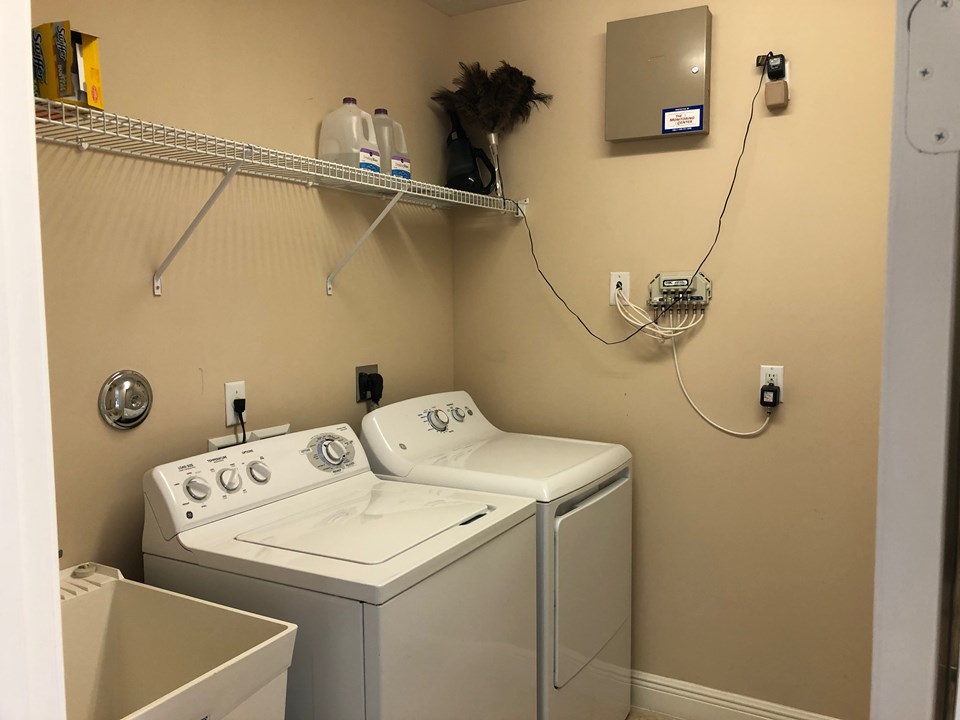 laundry room with utility sink