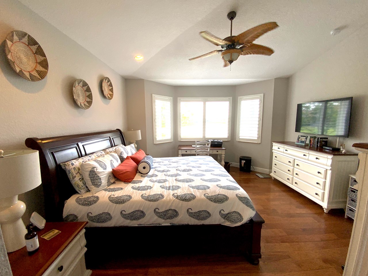 maste bedroom, bay-window, wood flooring