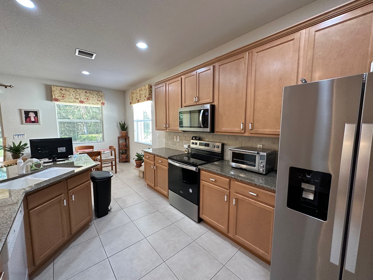 kitchen with granite & ss appliances