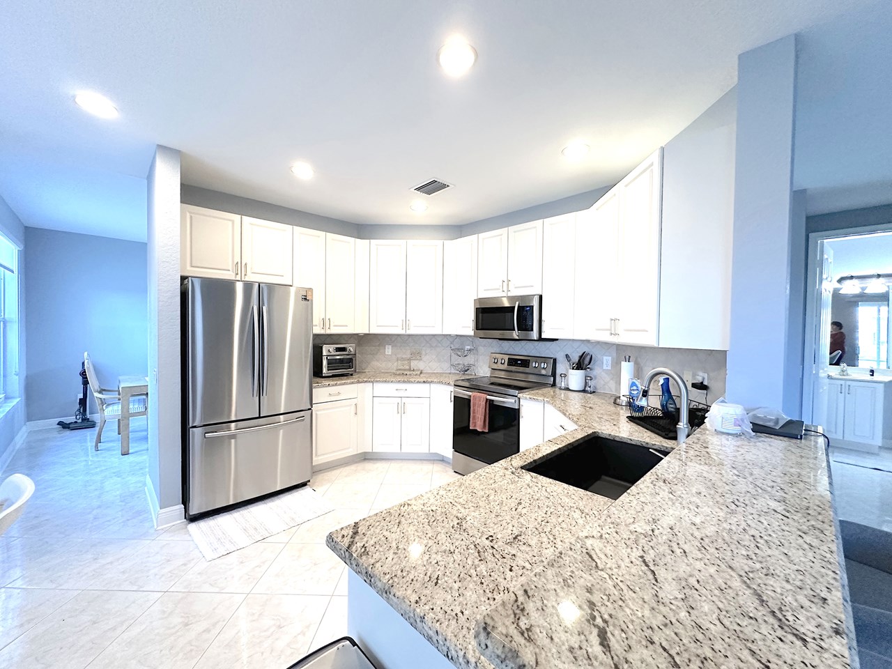 kitchen, ss appliances, granite counters