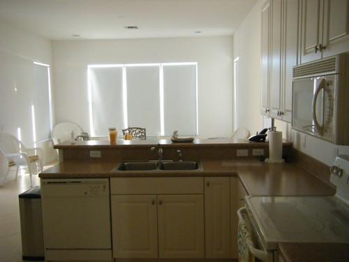 kitchen looking to family room
