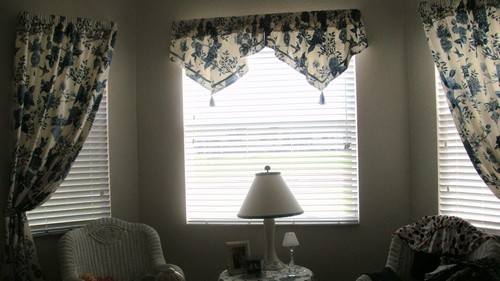 master bedroom bay window/sitting area