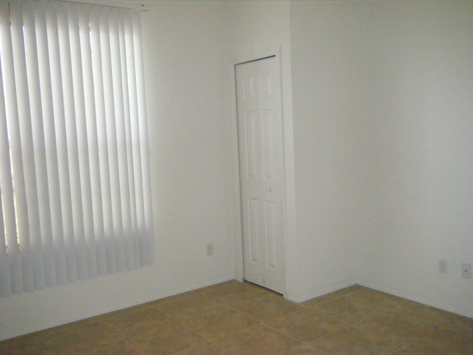 office/den/bedroom