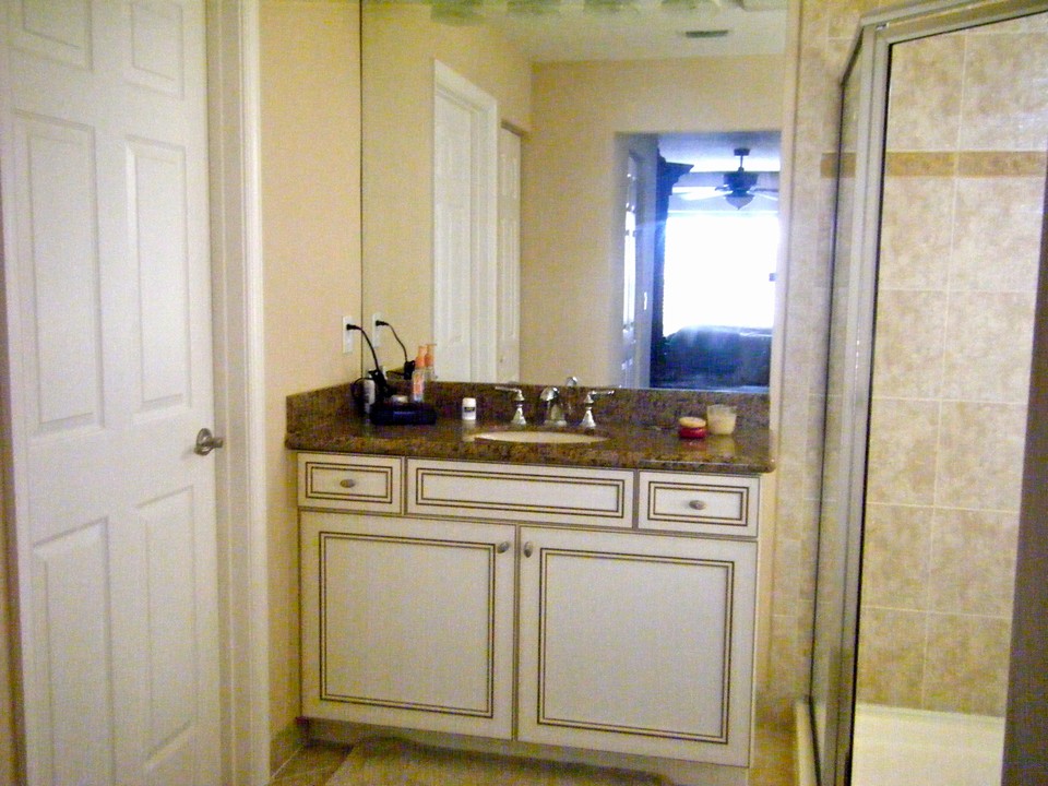 master bath, granite counter tops, raised cabinets