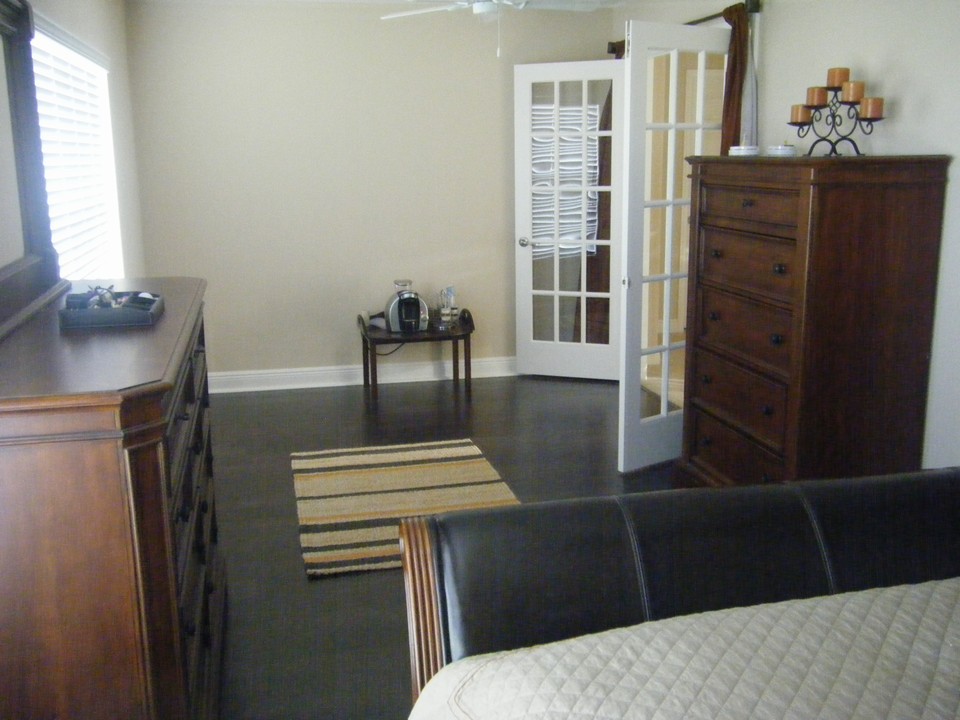 sitting area in master bedroom with double french doors