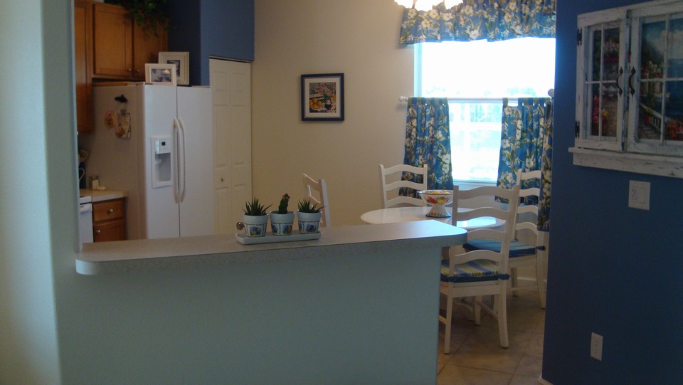 eat-in-kitchen