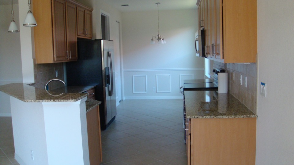 snack counter and eat-in-kitchen