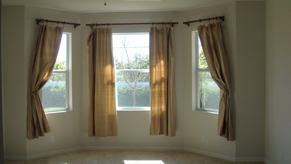 master bedroom with baywindow