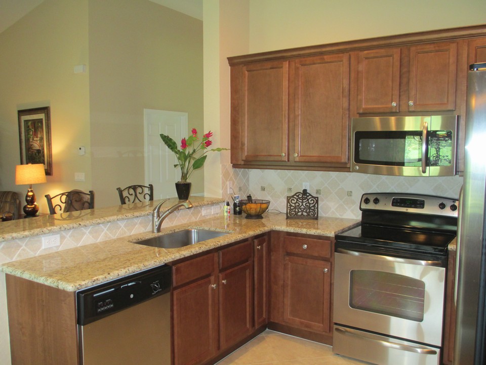 granite, tile backsplash, ss appliances