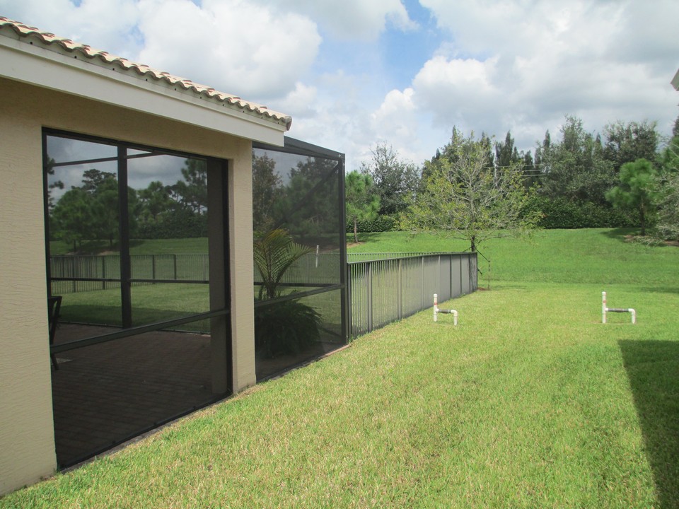 fenced yard!