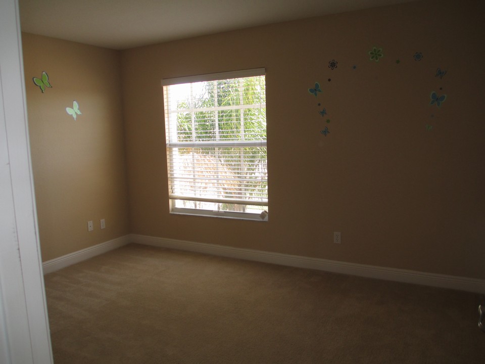 bedroom with frontyard view