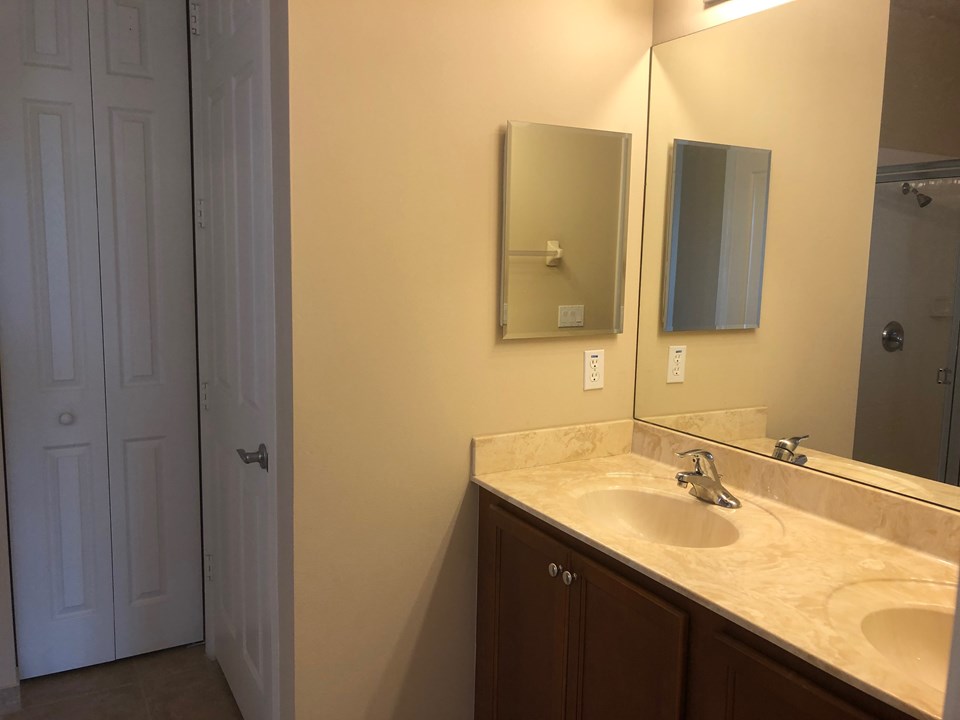 dual sinks in master bath