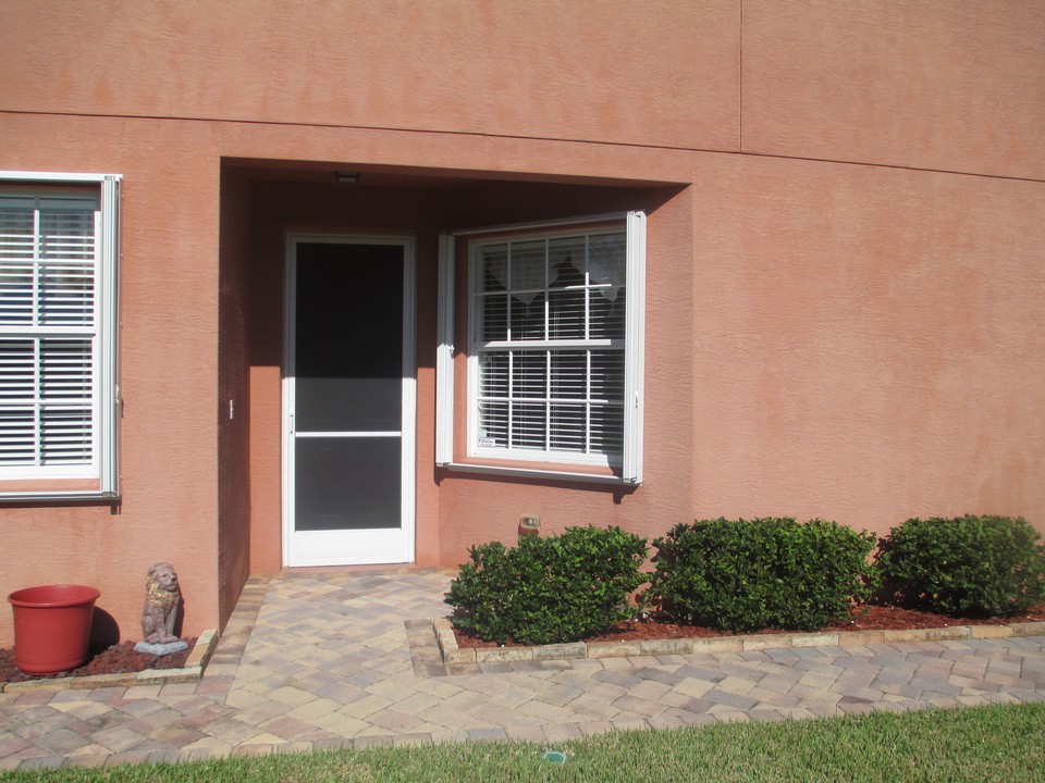 front door entry with screen door
