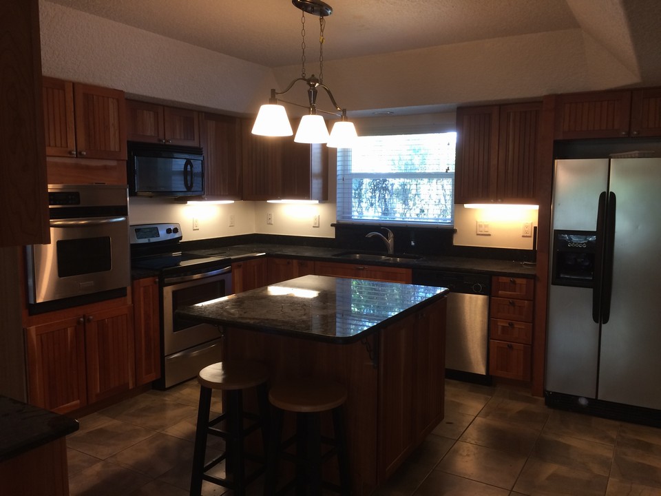 ss appliances, granite counters