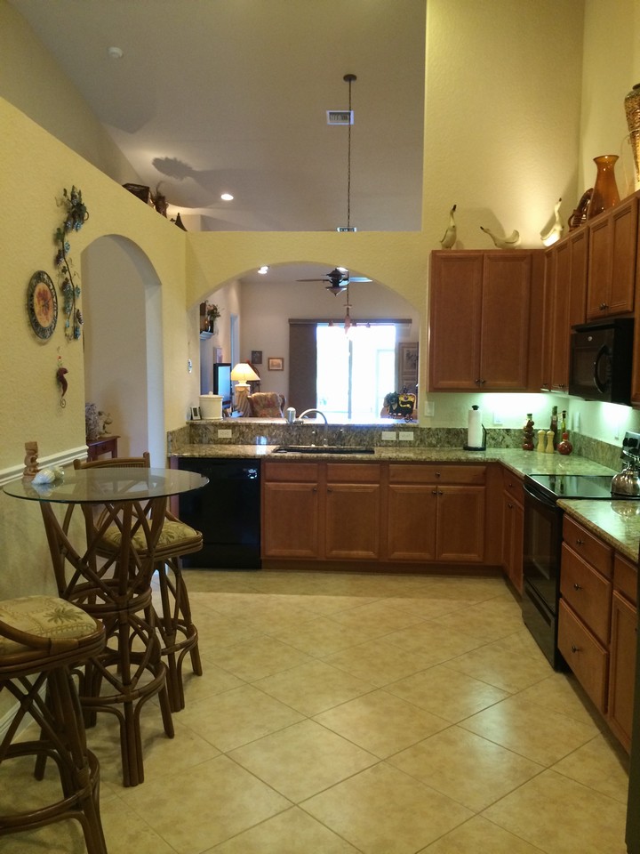 eat-in-kitchen looking to living/dining room