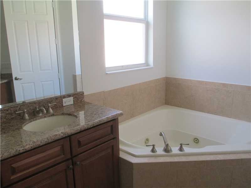 master bath, granite counter tops an jacuzzi tub
