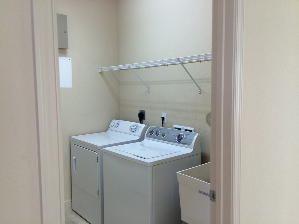 laundry room, utility sink