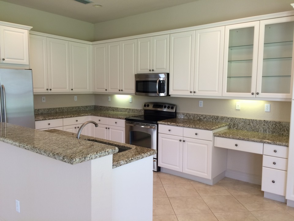 granite counters, ss appliances, desk
