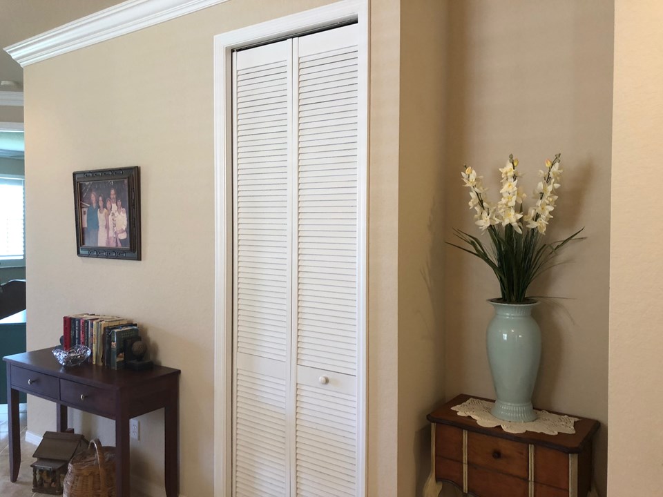 nook by front entrance