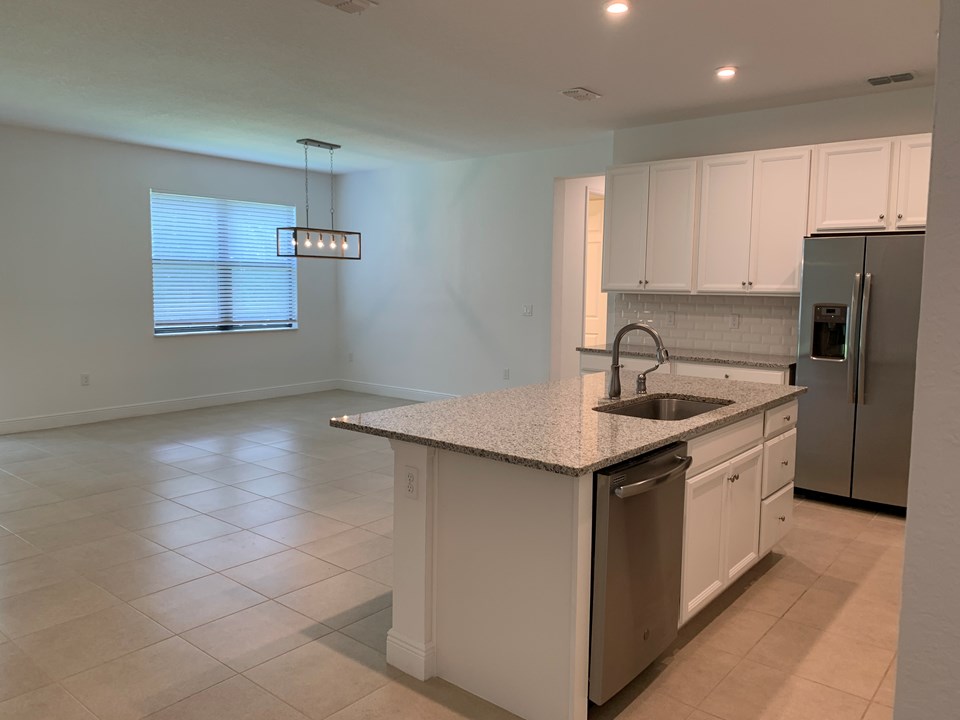 kitchen island - breakfast area