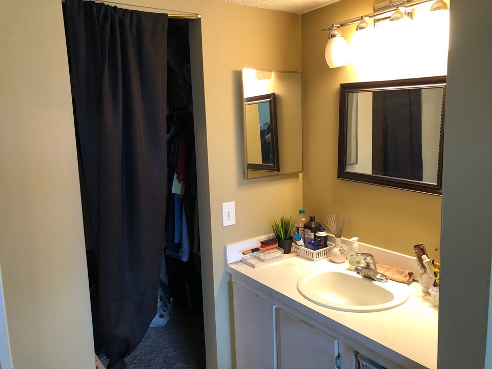 bath off master bedroom
