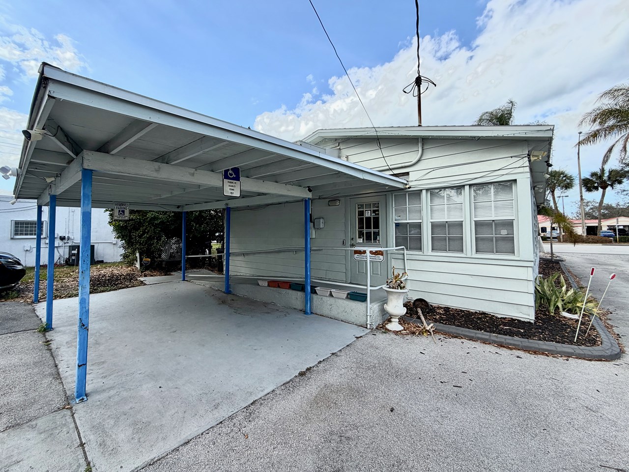 canopy with ramp to back reception room